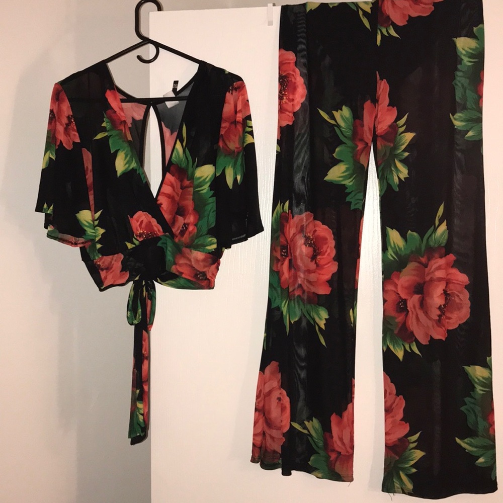 2 piece floral crop top set!